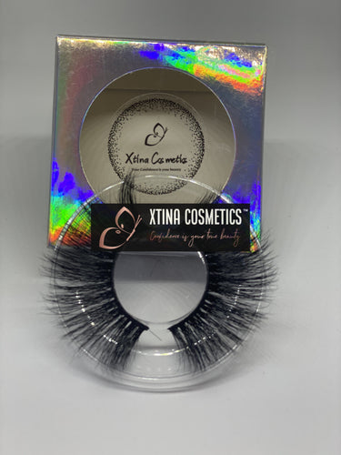 Laiza Lash Xtina Cosmetics